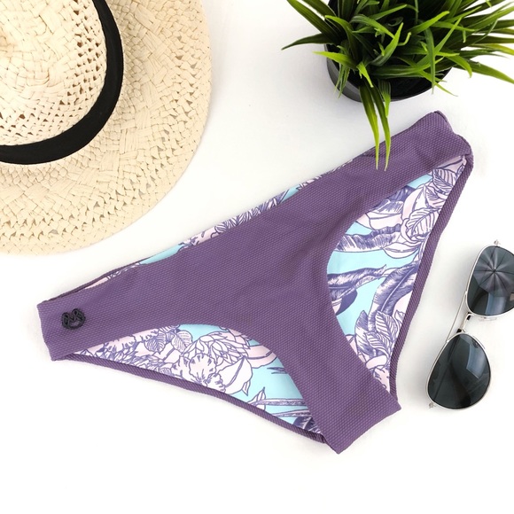 Maaji Other - MAAJI Textured Print Reversible Bikini Bottom M